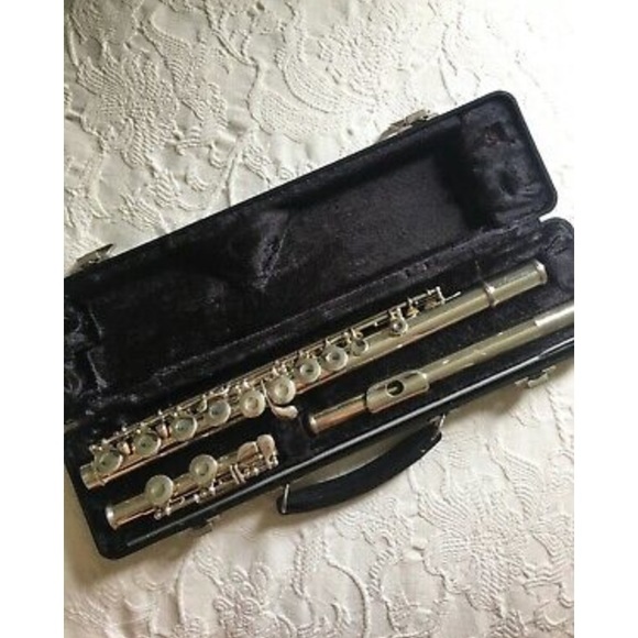 Armstrong Student Flute Standard With Case - Picture 1 of 5